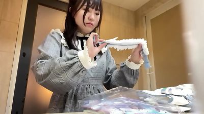 If you want to be an idol, let me do it! A fantastic chick who wants to be an entertainer wears a cyber maid costume and has creampie sex! [Luna (20)]
